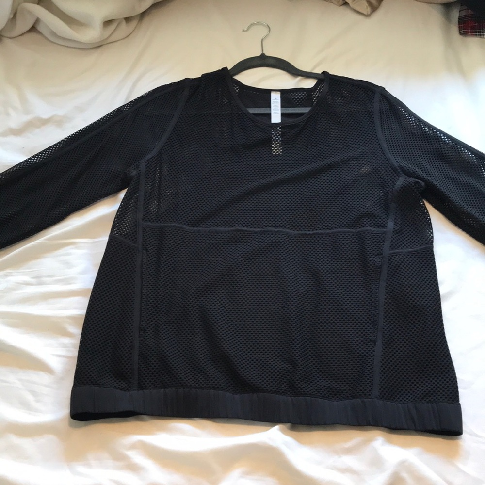 Lululemon size 10 “Mesh on Mesh Pullover” black